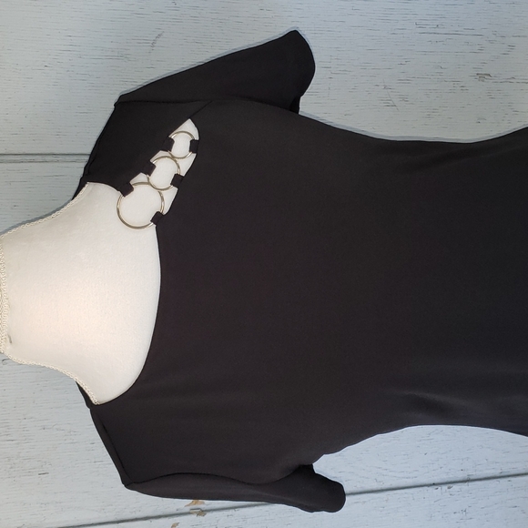 NWOT Black Tee. Silver Ring. Elegant Sexy - Picture 10 of 10